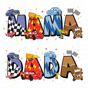 Puede incluir: Un diseño gráfico colorido con las palabras "MAMA" y "DADA" en letras negritas. Las letras están decoradas con rayos, banderas a cuadros y coches de dibujos animados de la película Cars de Disney Pixar. El diseño incluye Rayo McQueen, Mate y un coche azul.