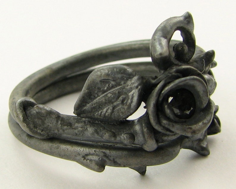 Thorned Rose Wedding Set, Black Silver image 2