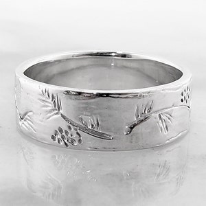 Ponderosa Pine Band, Nature wedding band, Pinecones and pine boughs, tree branch ring