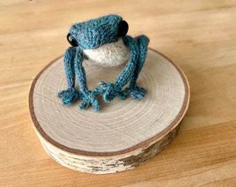 Knitted Frog, assorted colors, dotpebblesknits, as seen on Tiktok