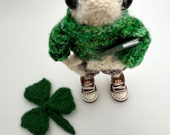 Knitted St Patrick’s Frog, dotpebblesknits, green, luck, Irish