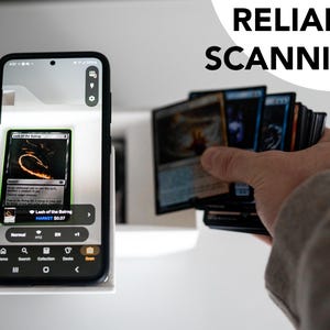 3D-printed white trading card scanner and dispenser tray with a built-in phone stand. Designed for TCG, MTG, Pokémon, and Lorcana, allowing easy card scanning with apps like Manabox, TCGPlayer, and Delver Lens. Perfect for collectors and sellers.