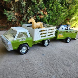 Vintage 1970s Nylint Truck & Trailer Farm Animal Diecast Steel Toy Set