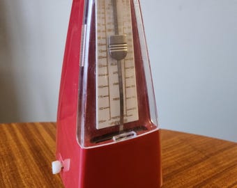 Métronome vintage Nikko Prestissimo à remonter, garde-temps musical mécanique rouge, milieu du siècle