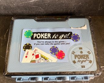 Juego de póker portátil Poker To Go – Kit de póker portátil con estuche – Juego compacto de Texas Hold’em – Kit de viaje para juegos de cartas
