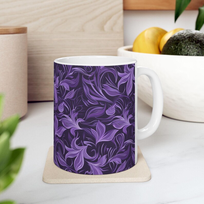 Elegante tazza in ceramica con motivo floreale viola, tazza da caffè artistica, regalo perfetto per gli amanti del tè, arredamento per la casa, festa della mamma, compleanno immagine 3