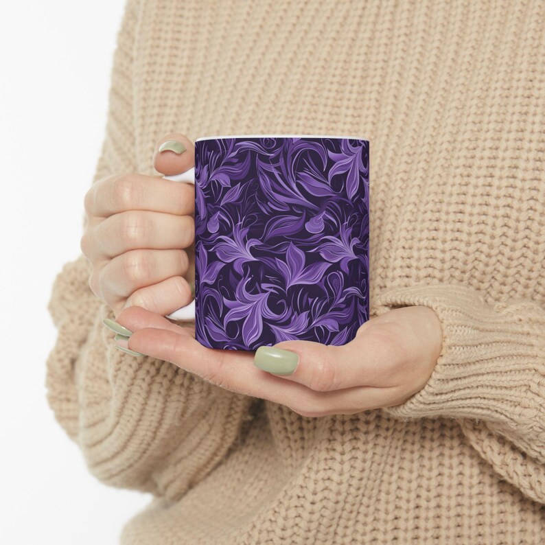 Elegante tazza in ceramica con motivo floreale viola, tazza da caffè artistica, regalo perfetto per gli amanti del tè, arredamento per la casa, festa della mamma, compleanno immagine 5