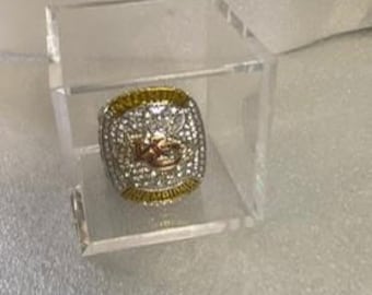 Anillo de campeonato de Kansas City de Mahomes 2023. Ideal para regalar en Navidad. Incluye estuche y caja de regalo.