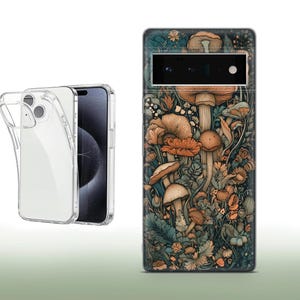 Peut inclure: Une coque de t&eacute;l&eacute;phone transparente avec un motif de champignons et de feuillage dans des tons de brun, vert et orange. La coque est compatible avec un t&eacute;l&eacute;phone dot&eacute; d'un triple objectif d'appareil photo.