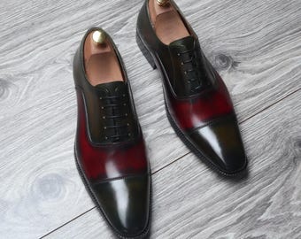 Zapatos Oxford de cuero hechos a mano con puntera reforzada: Zapatos de vestir rojos y negros para hombre. Regalo personalizado.