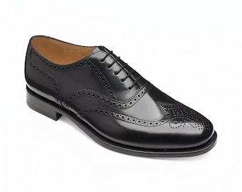 Handgefertigte Wingtip Oxford Lederschuhe: Schwarze Borgue Anzugschuhe für Männer Personalisiertes Geschenk