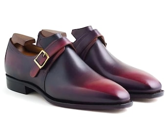 Mocassini da uomo in pelle bordeaux fatti a mano con fibbia: un regalo personalizzato per uomo