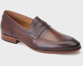 Mocassins en cuir marron faits main : chaussures habillées élégantes à enfiler pour hommes