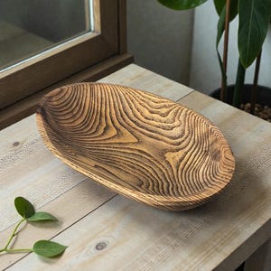 Handgefertigte Schale aus Eichenholz: Schmucktablett aus geschnitztem Holz, rustikales Schmucktablett, Obstschale, Salatteller Amur wood 27 х 16 х4