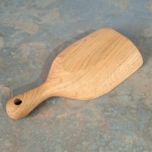 Handgefertigte Schale aus Eichenholz: Schmucktablett aus geschnitztem Holz, rustikales Schmucktablett, Obstschale, Salatteller Bild 3