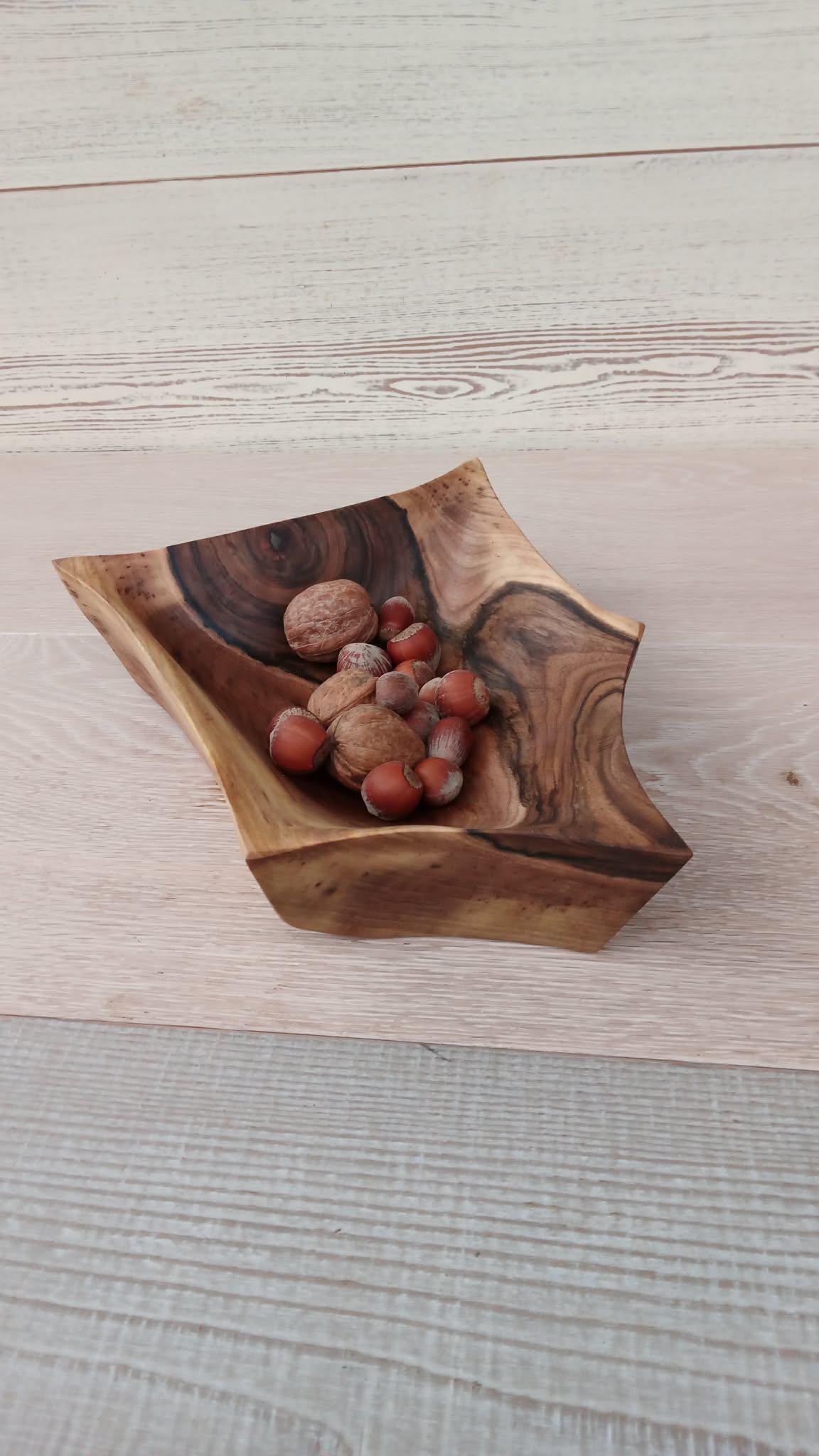 Walnut Wooden Bowl: Rustic Hand Carved Tableware — image 3