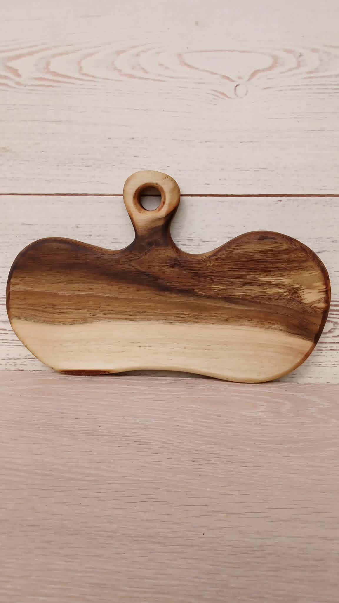 Handmade Chopping Boards: Rustic Wooden Cutting Board — image 6