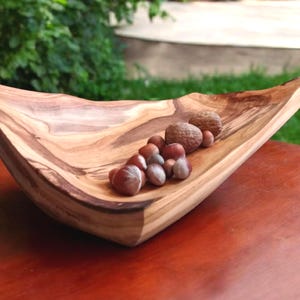 Handgefertigte Schüssel aus Aprikose, Obstschale, Handgefertigte Schüssel, Salatschüssel, Servierplatte, Teigschüssel, Einzigartige Holzgeschirrschüssel im Rustikalen Stil