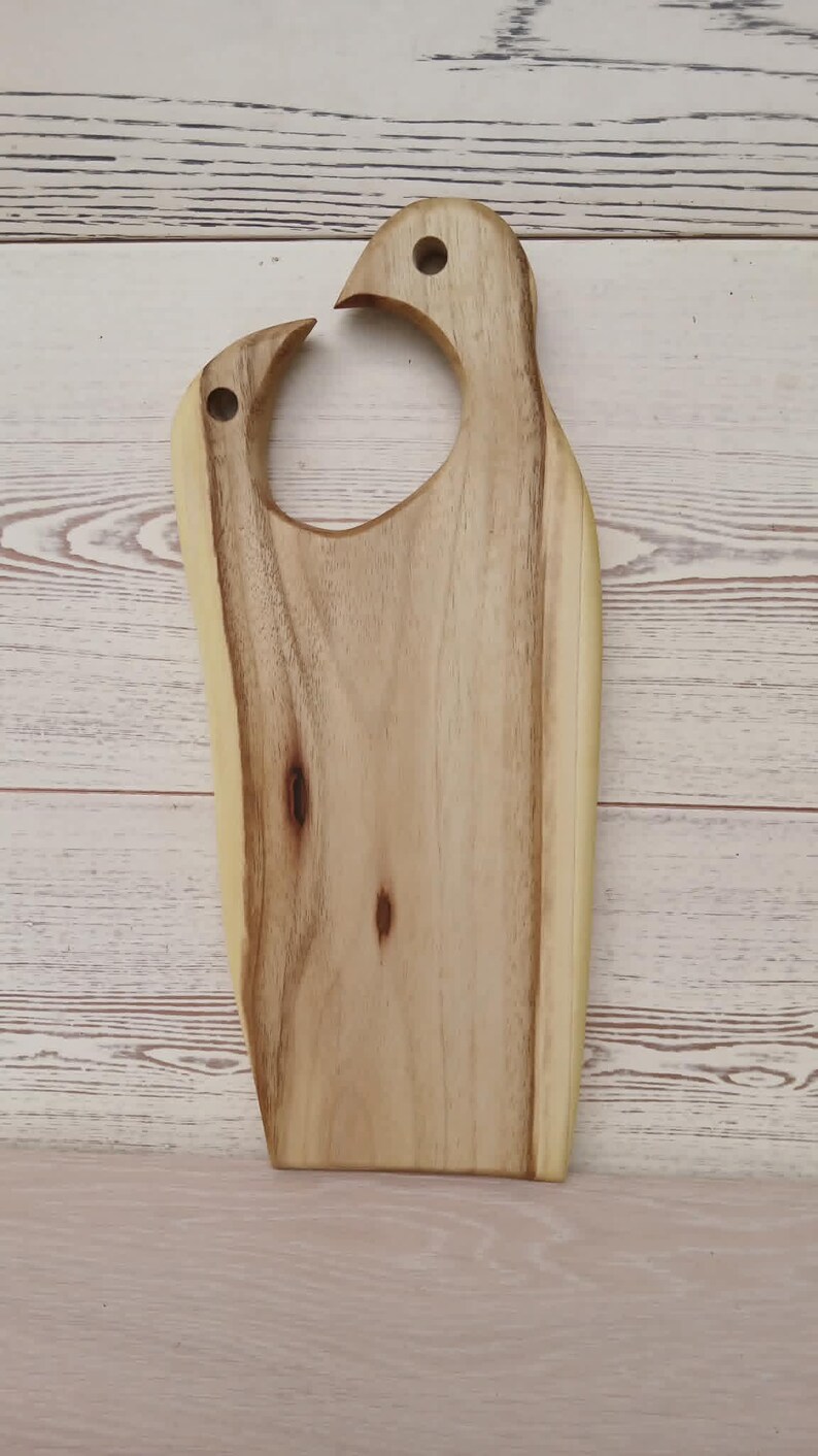 Tábuas de corte artesanais: Tábua de corte rústica de madeira imagem 5