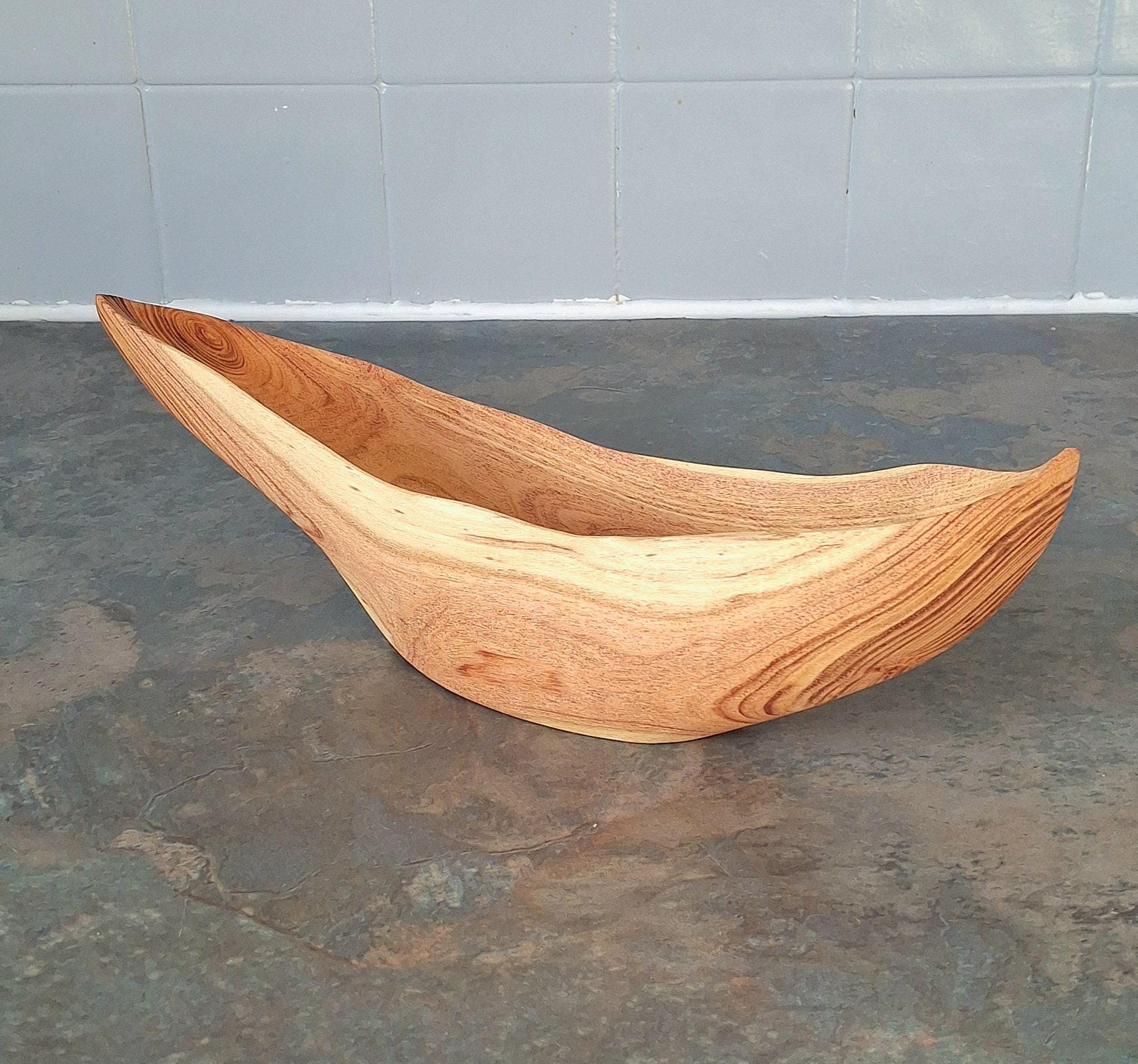 Handmade Wooden Bowl: Rustic Cottage Kitchen Decor — image 3