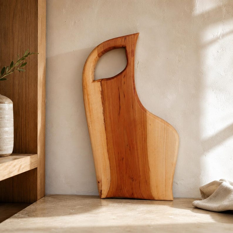 Tabla de cortar de madera, tabla de servir frutal hecha a mano Apple 35 cm.