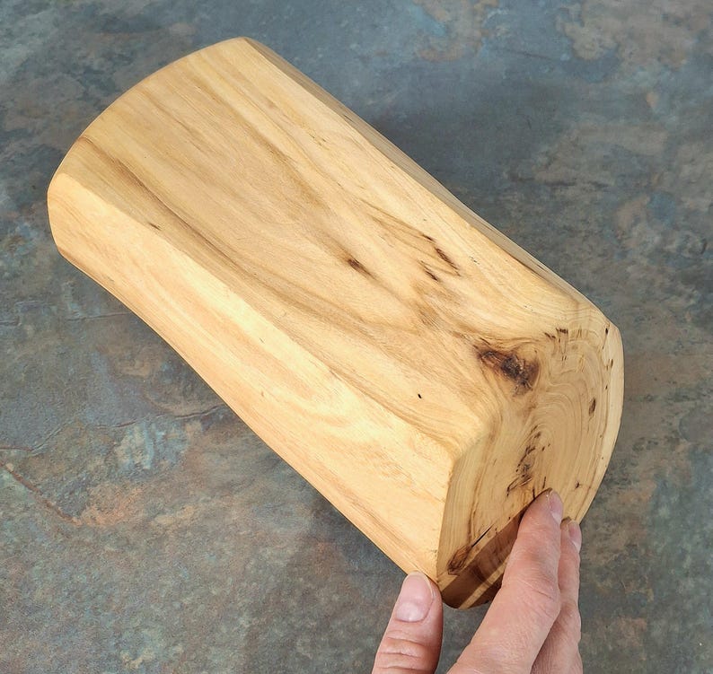 Handgefertigte Schale aus Eichenholz: Schmucktablett aus geschnitztem Holz, rustikales Schmucktablett, Obstschale, Salatteller Bild 11