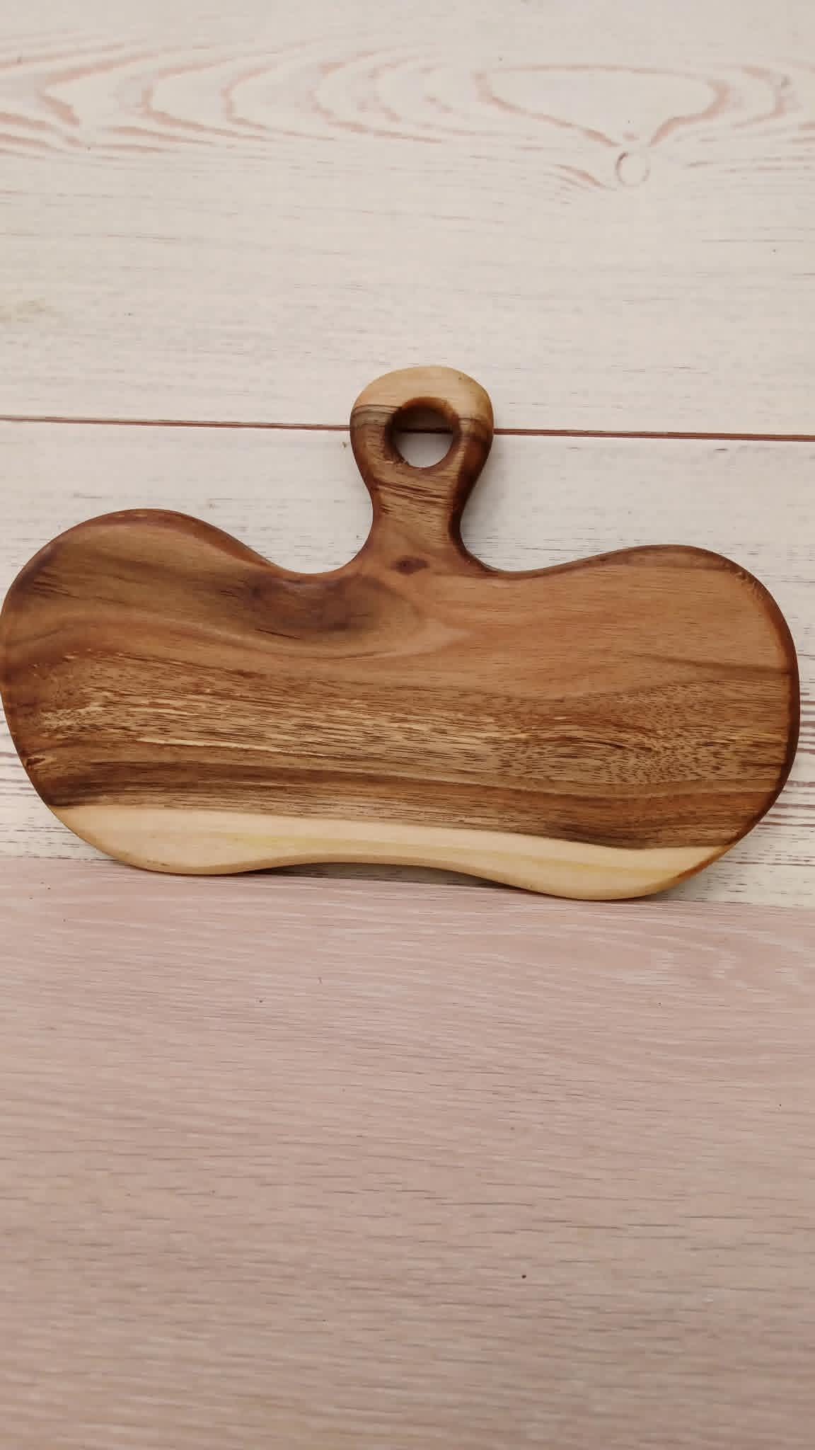 Handmade Chopping Boards: Rustic Wooden Cutting Board — image 7