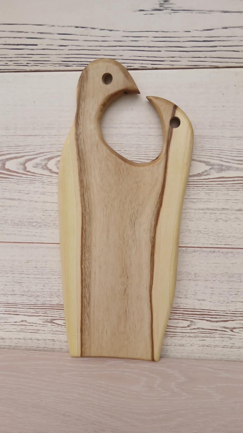 Tábuas de corte artesanais: Tábua de corte rústica de madeira imagem 4