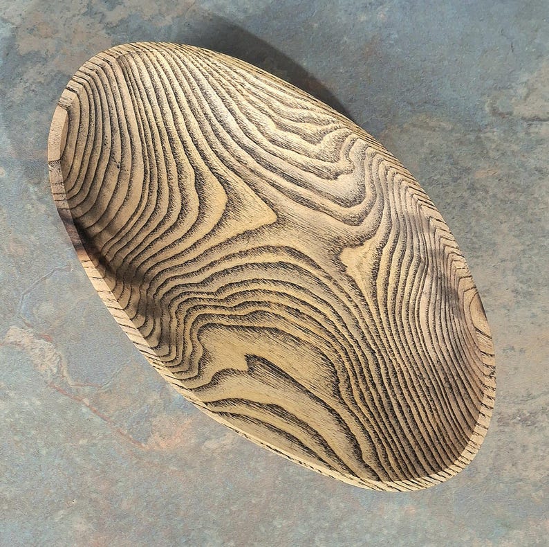 Handgefertigte Schale aus Eichenholz: Schmucktablett aus geschnitztem Holz, rustikales Schmucktablett, Obstschale, Salatteller Bild 13