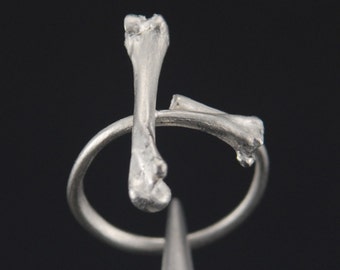 What Remains - Cross Bones Ring 2 in sterling silver