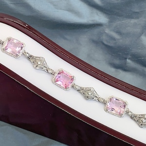 Antique Art Deco Rhodium and Pink Glass Filigree Link Bracelet (Circa 1920s)