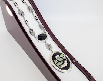 Antique 1920s Art Deco Green and Black Enamel Silver Filigree Necklace