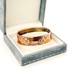 Vintage 1940s Copper and Brass Flower Bangle – Vintage Hinged Bracelet with Patina, Mid Century Floral Jewelry