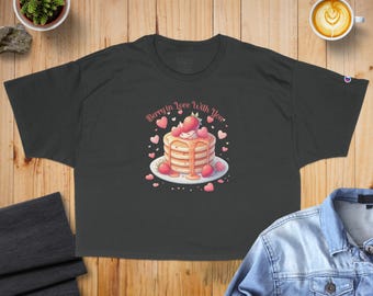 Bonita camiseta con panqueques, diseño de Berry in Love with You, bonita impresión de fresa, regalo para amantes del desayuno, divertida camiseta con gráficos para amantes de la comida