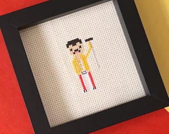 Mini retrato personalizado de Freddie Mercury de Queen en punto de cruz en píxeles (enmarcado)