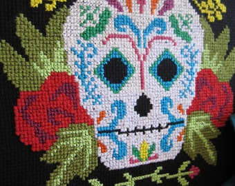 Patrón de punto de cruz de calavera de azúcar mexicana del Día de los Muertos (PDF)