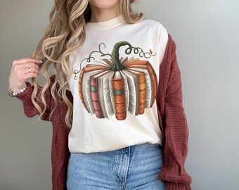 T-shirt voor boekenliefhebbers | Herfst T-shirt met boekenprint | Pompoen T-shirt met boekenprint | T-shirt voor lezen in de herfst | Comfort Colors 1717 | Boekig cadeau