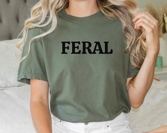 フェラルグラフィックTシャツ：カジュアルウェアに最適なユニセックスTシャツ