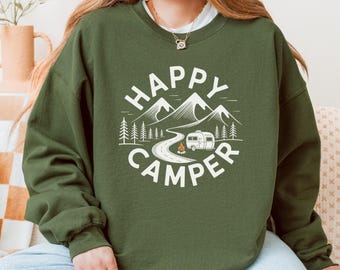 Glückliches Camper-Sweatshirt | Gildan 18000 Rundhals | Camping Grafik Pullover | Vintage Outdoor Abenteuer Top | RV Reise Natur Geschenk