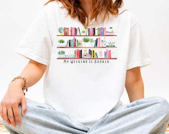 Camiseta para amantes de los libros: Camiseta gráfica de estantería Comfort Colors 1717