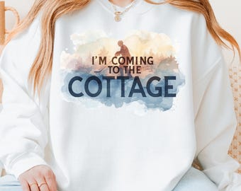 「I'm Coming to the Cottage」スウェットシャツ | ホッケーロマンスクルーネック | BookTokリーダープルオーバー | 心地よいスポーツロマンスギフト
