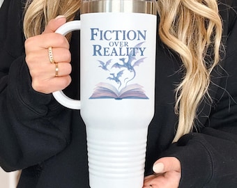 Vaso para amantes de los libros de fantasía / Taza para amantes de los libros de dragones / Taza "Ficción sobre realidad" / Vaso para lectores de 1,2 litros / Regalo para lectores de dragones / Taza de viaje para amantes de los libros
