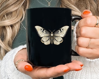 Taza Polilla Lunar / 325 ml / 445 ml / Cerámica Negra / Fases Lunares Celestiales / Taza de Café Gótica y Mística / Regalo de Energía Lunar / Vaso Místico