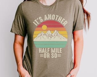 Camiseta divertida de senderismo: "Es otra media milla" Bella Canvas Tee
