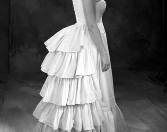 Sottoveste vittoriana a balze, fine XIX secolo, c. 1880, costume storico da cosplay con gonna della Gilded Age, tutte le taglie, bianco, bianco sporco, nero