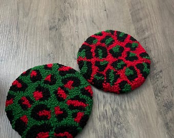Leopard Christmas Mug Rug, Leopard Coaster, Punch Needle Mug Rug, Home Decor, Handmade, Gift Idea, Coffee and drink, Christmas Coaster