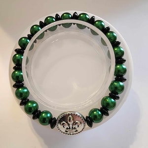 Mardi Gras Stretch Bracelet: Green Glass Pearl Beads, Fleur de Lis