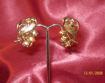 SALE-Vintage Amber Rhinestone Swirl Clip Earrings