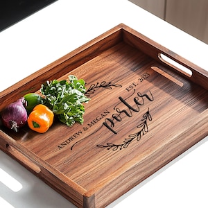 Plateau de service en bois, Plateau de service personnalisé avec poignées, Plateau de petit-déjeuner en bois, Plateau à café gravé, Cadeaux de mariage, Cadeaux pour une nouvelle maison