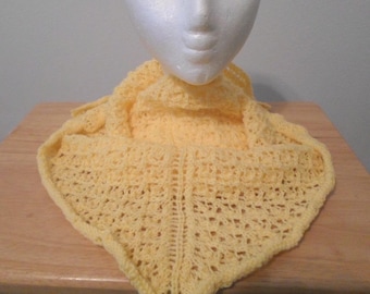 Shawl - Hand knitted Triangle Shawl in Yellow with a pretty Lace Pattern